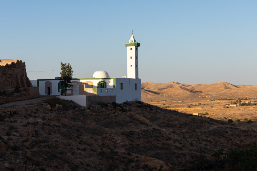 Mosquée dans la montagne près de Tataouine