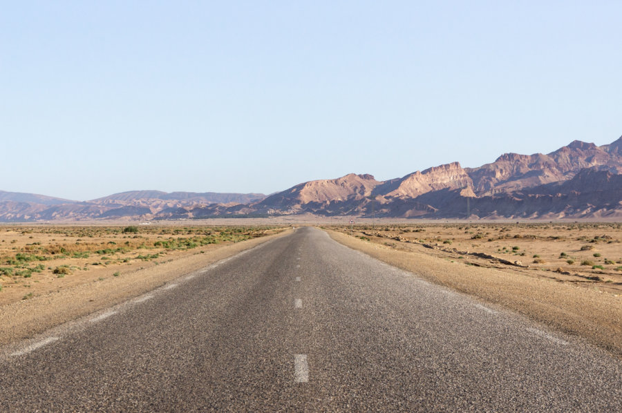 Route de montagne à Tozeur, Tunisie