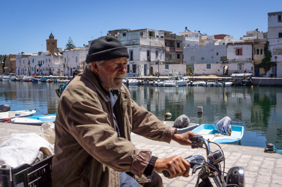 Tunisien en mobylette à Bizerte