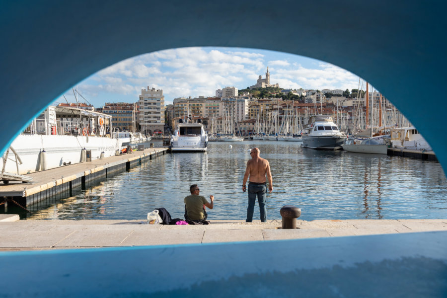 Pêcheur dans le Port de Marseille