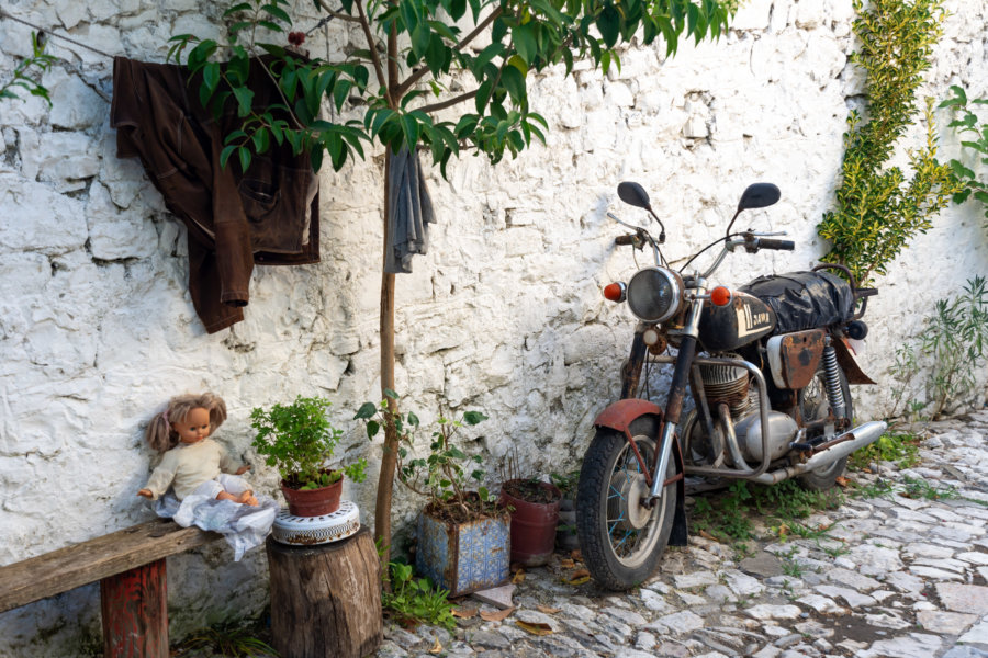 Ruelle de la ville de Berat en Albanie