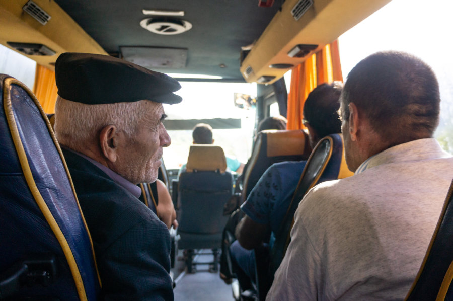 Intérieur d'un bus en Albanie