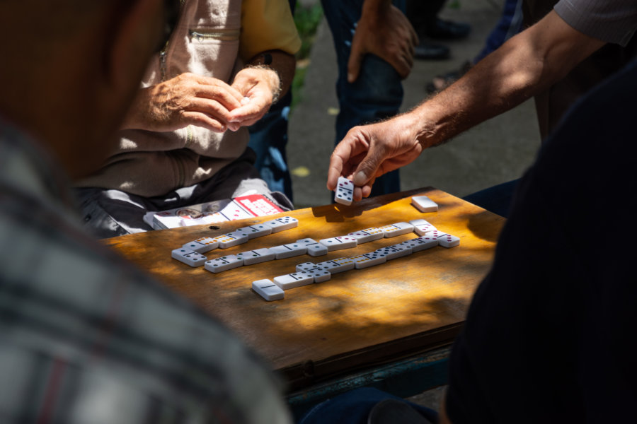 Joueurs de dominos en Albanie