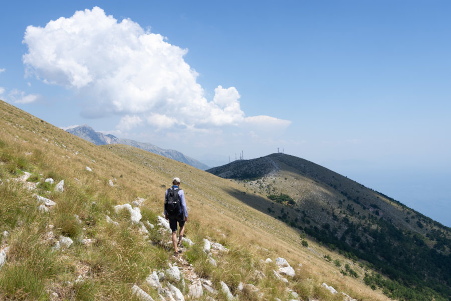 Randonnée sur la montagne à Llogara en Albanie