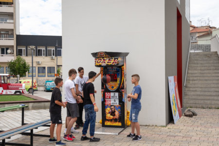 Machine à boxe en Albanie