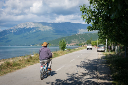 Vélo près du lac de Pogradec