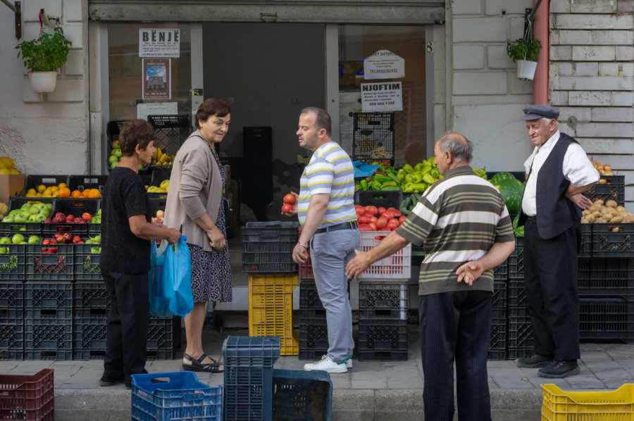 Vendeur de fruits en Albanie