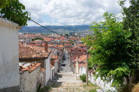 Ville de Korça en Albanie