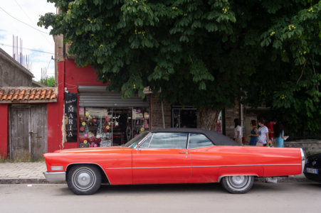 Voiture classe à Korça en Albanie