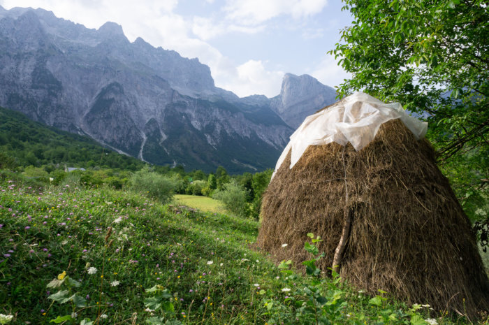 Botte de paille à Theth en Albanie