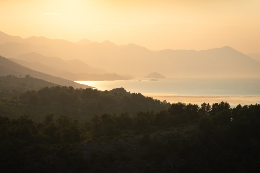 Coucher de soleil sur le lac de Shkodra