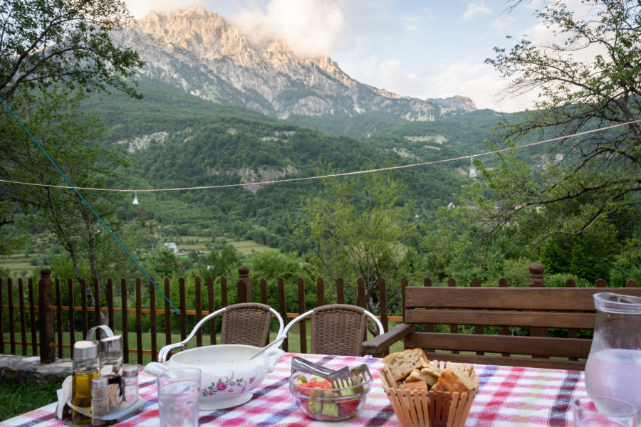 Dîner avec vue à Theth, Albanie