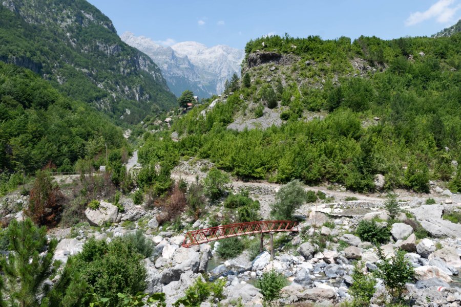 Pont à Theth en Albanie