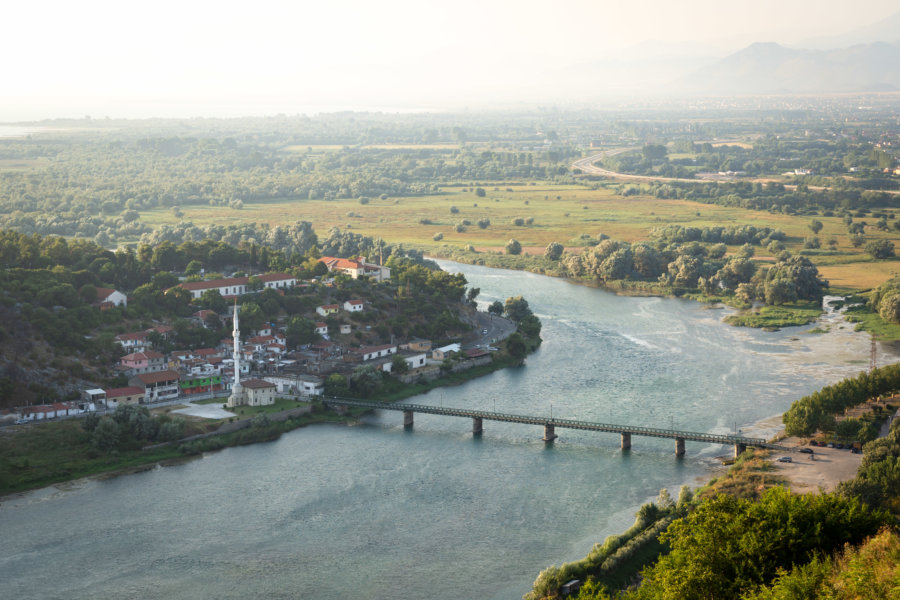 Fleuve Buna à Shkodra en Albanie