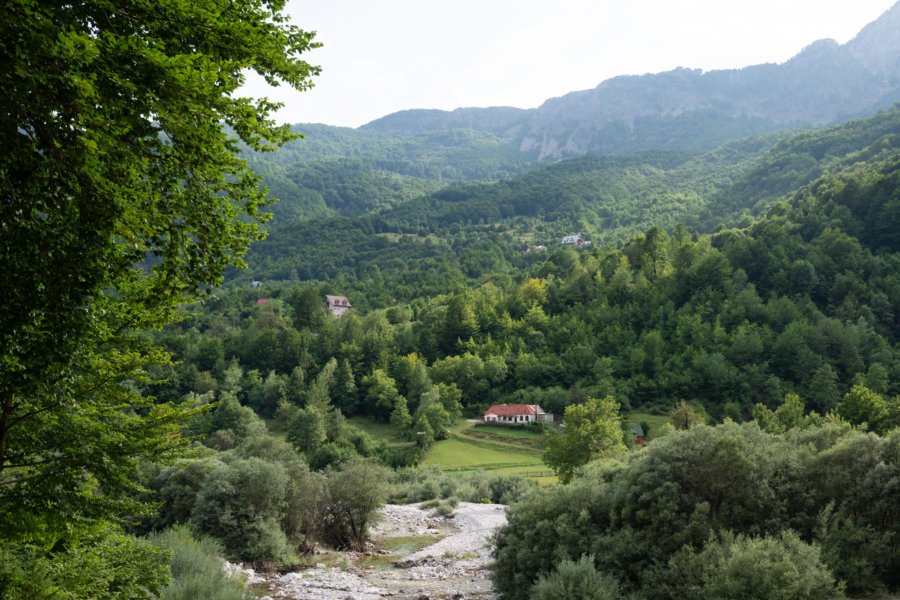 Vallée de Theth, montagne en Albanie