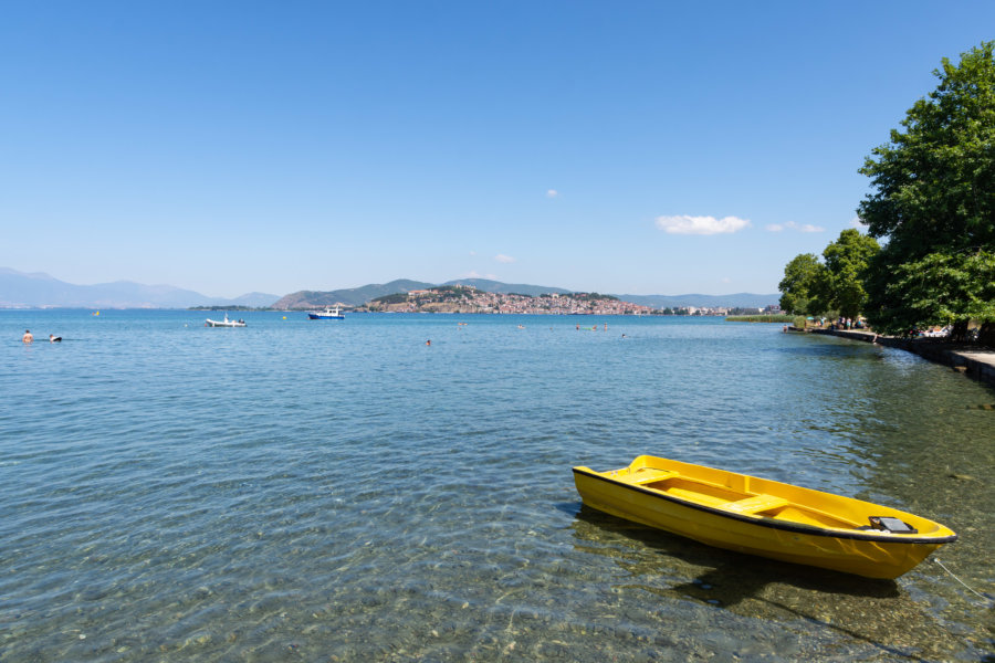 Eau transparente dans le lac d'Ohrid