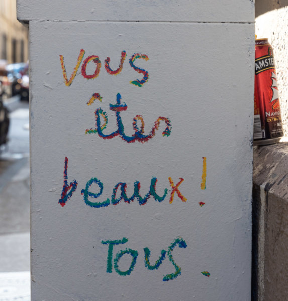 Message dans la rue à Marseille