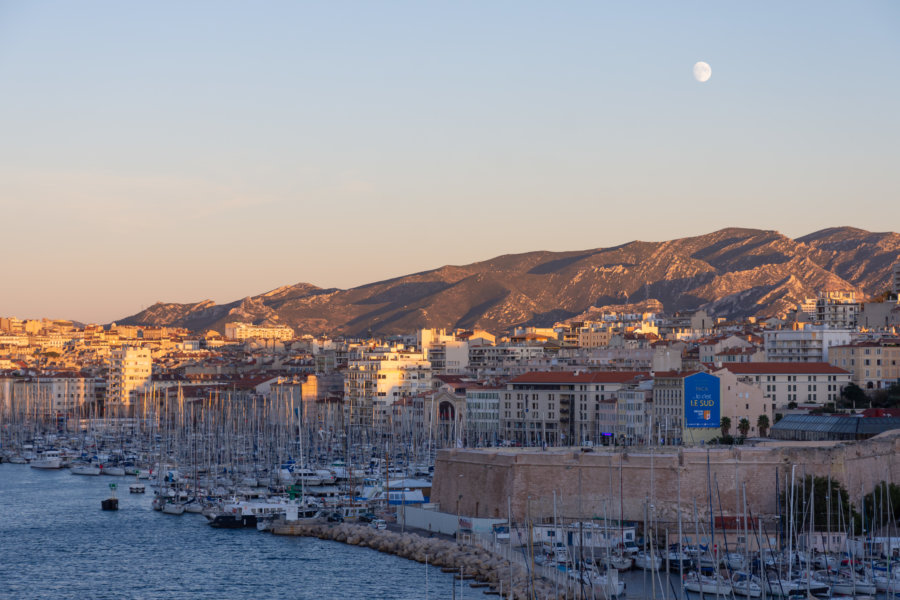 Port de Marseille au coucher du soleil