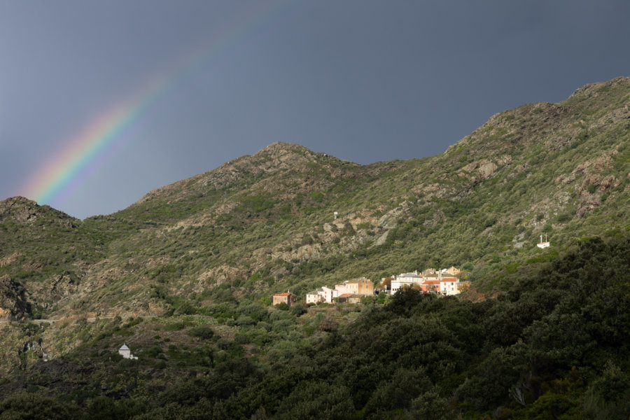 La Corse en automne avec arc-en-ciel