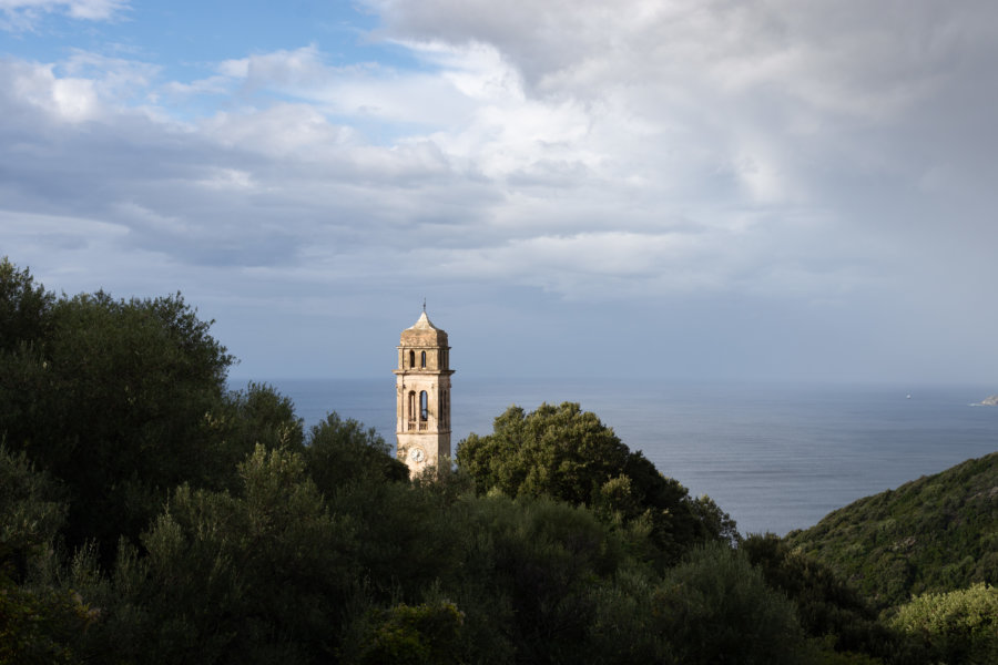 Cloche et montagnes, Cap Corse