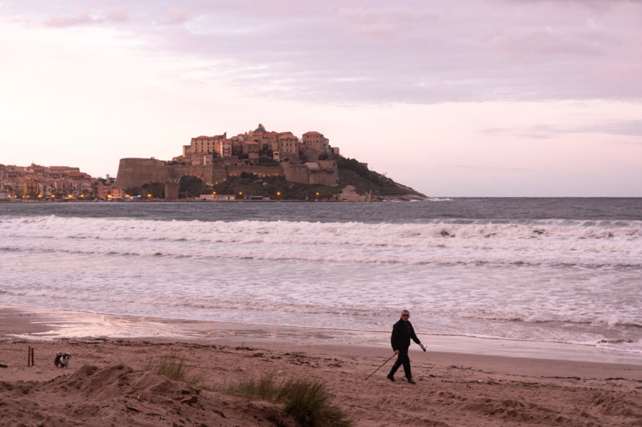 Coucher de soleil sur la plage de Calvi