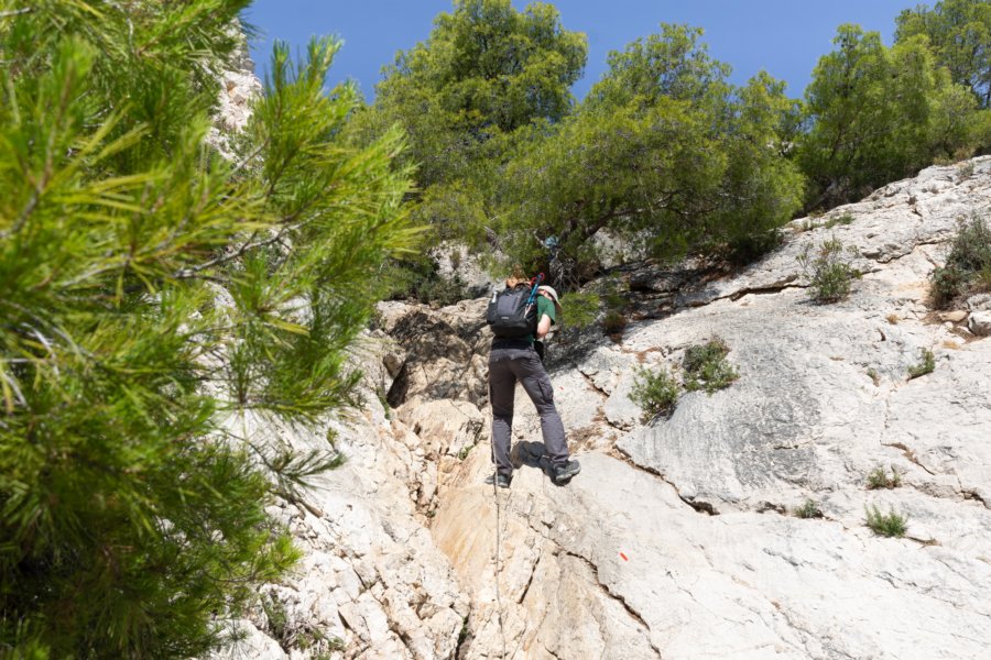 Randonnée à la corde dans les calanques de Marseille