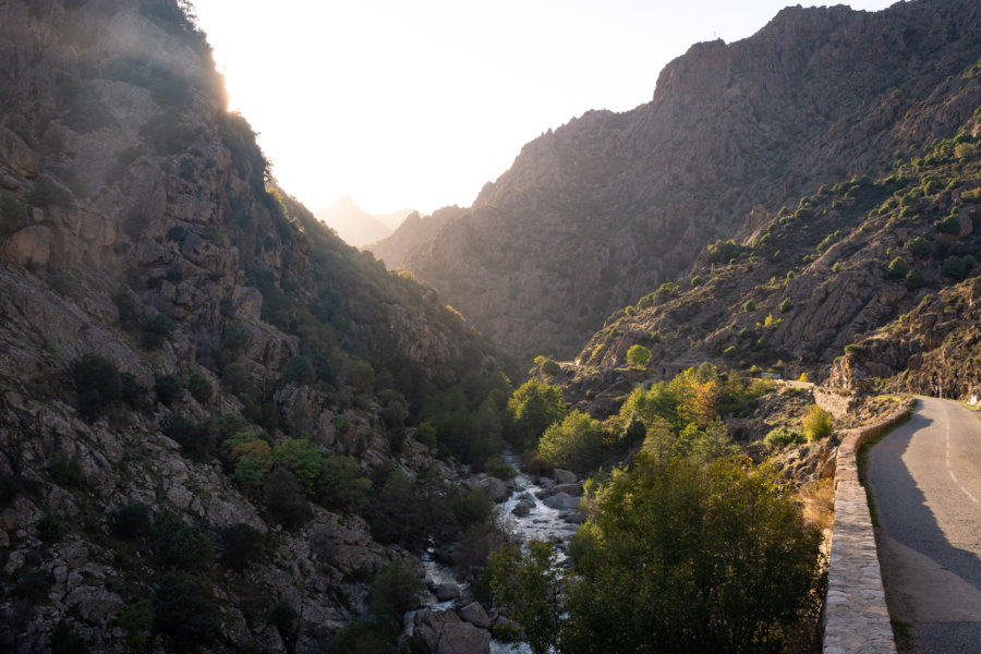 Route de montagne en Corse