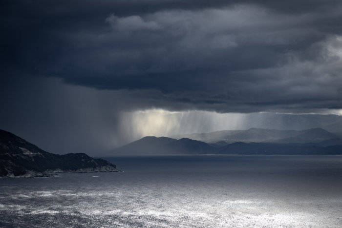 Nuages menaçants pendant l'orage sur le Cap Corse