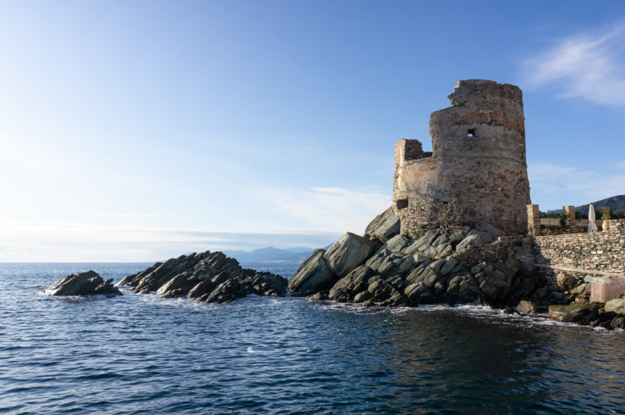 Tour genoise à Erbalunga, Cap Corse