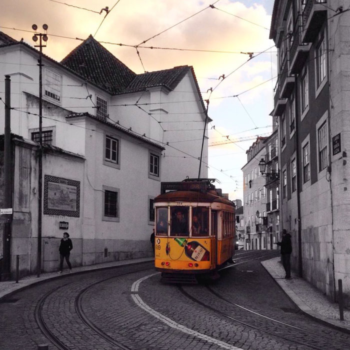 Tramway jaune à Lisbonne