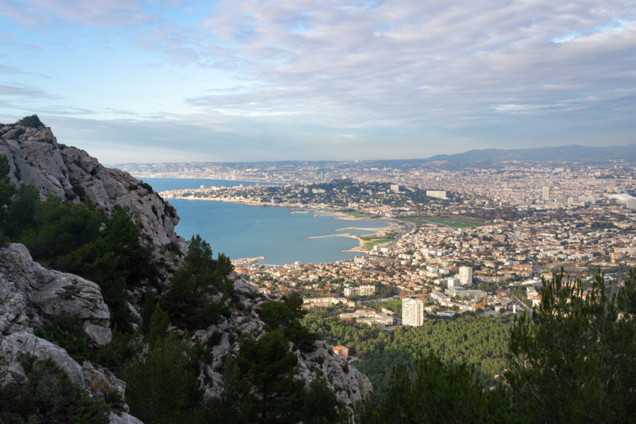 Vue panoramique sur Marseille depuis la Croix Pastré