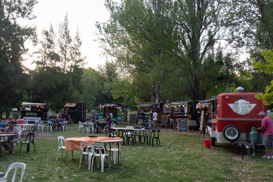 Food court sur la Plaza Francia à San Rafael