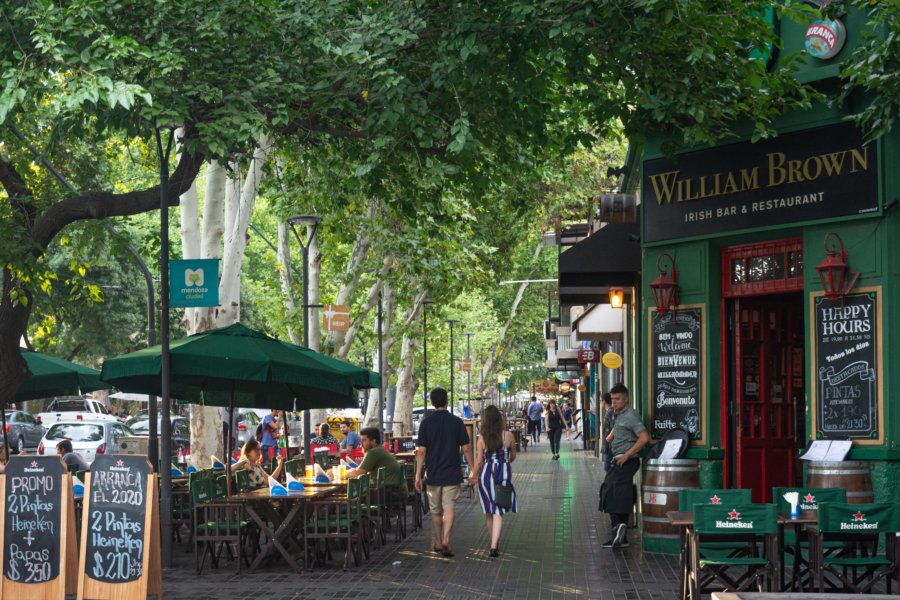 Rue Aristides Villanueva à Mendoza