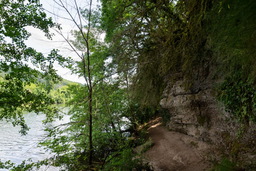 Sentier de randonnée au bord du Lot