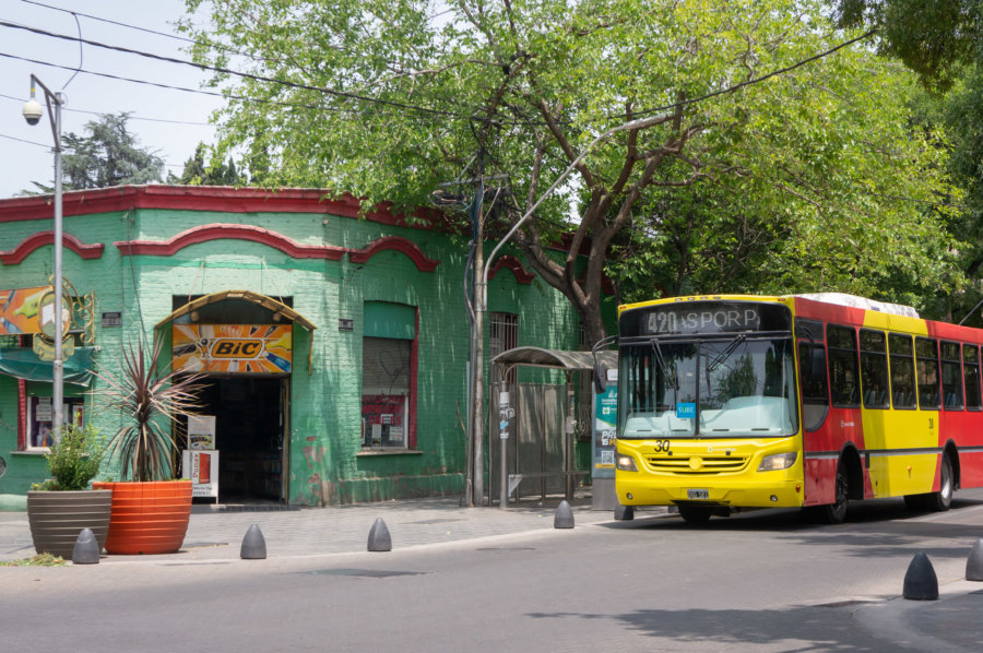 Rue de la ville de Mendoza en Argentine