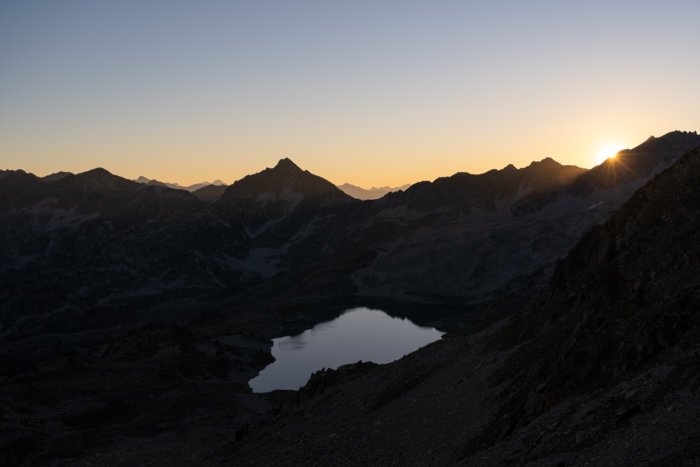 Coucher de soleil sur le lac de Port Bielh, Néouvielle