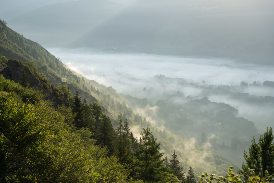 Lever de soleil avec brume à Saint-Lary-Soulan