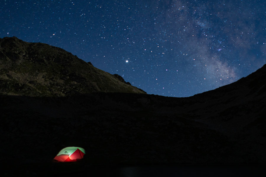 Bivouac sous tente dans les Pyrénées