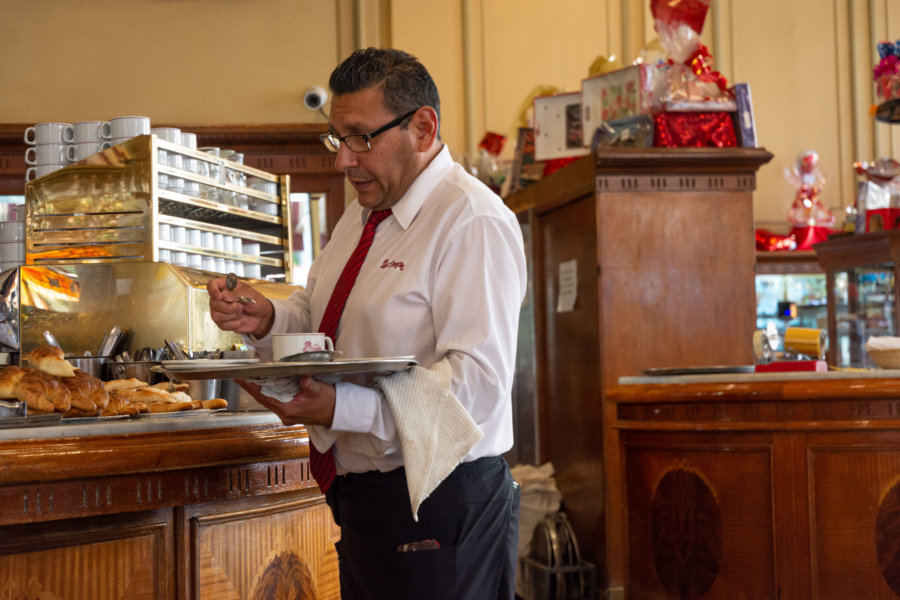 Las Violetas, cafe notable de Buenos Aires