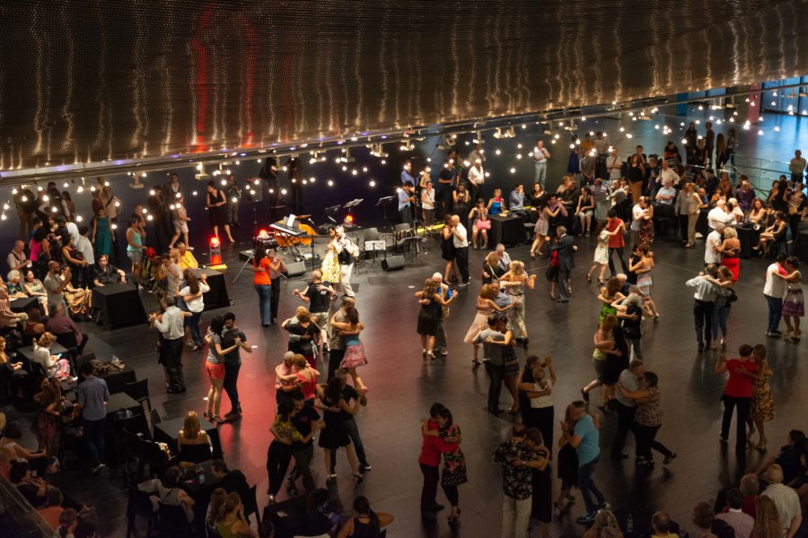 Soirée milonga, tango au centre Kirchner