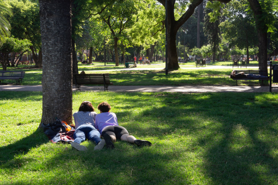 Repos dans le parc à Buenos Aires