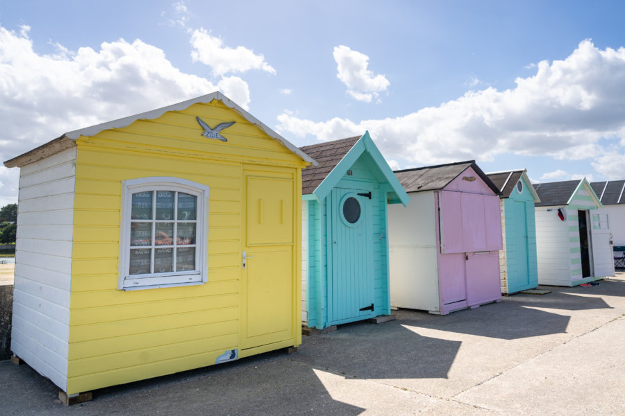 Cabines de plage de Saint-Aubin-sur-Mer, randonnée GR21 Normandie