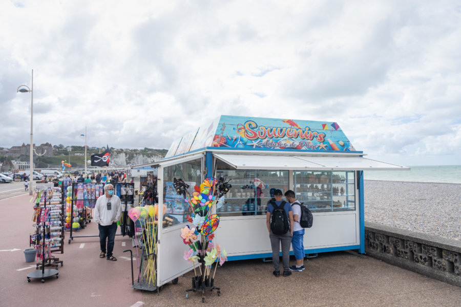 Boutique de souvenirs en bord de mer à Dieppe