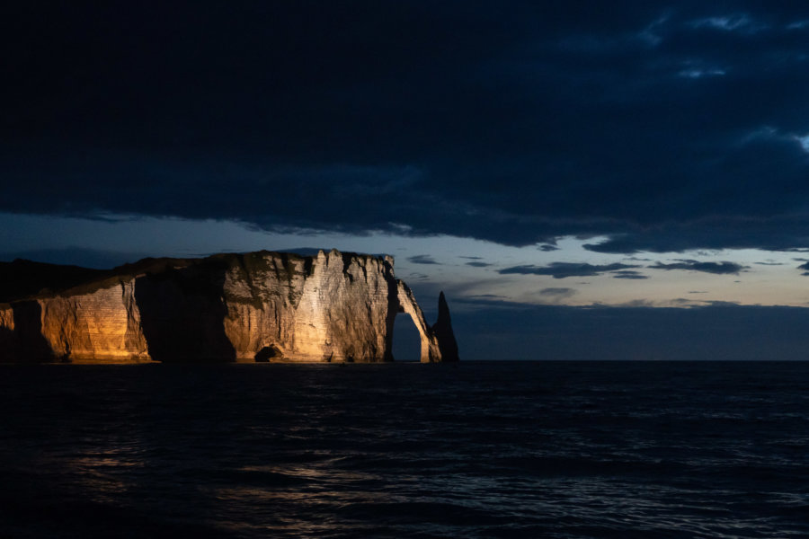 Aiguille creuse d'Etretat la nuit