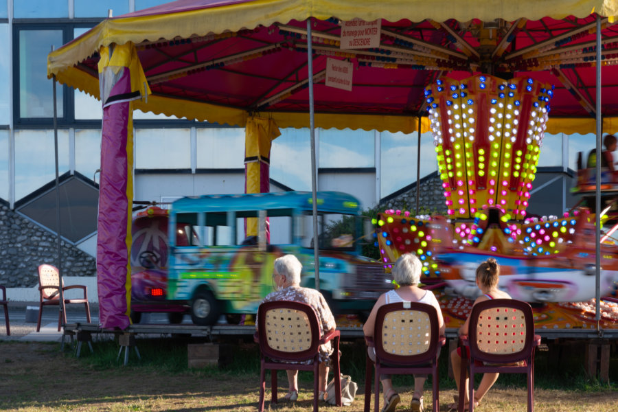 Manège de fête foraine, l'été à Yport