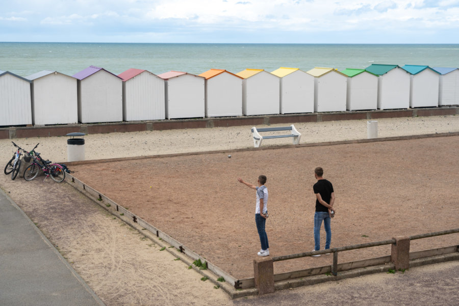 Pétanque et cabines de plage à Criel-sur-Mer