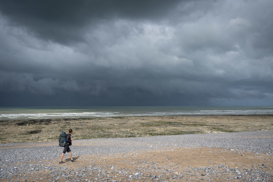 Orage sur la plage de Saint-Marguerite-sur-Mer sur le tracé du GR21