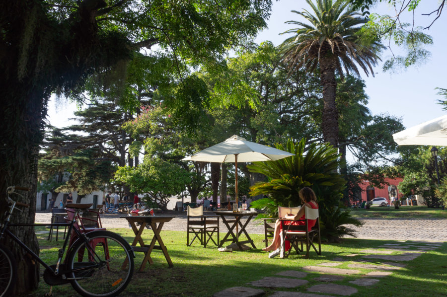 Plaza Mayor à Colonia del Sacramento en Uruguay