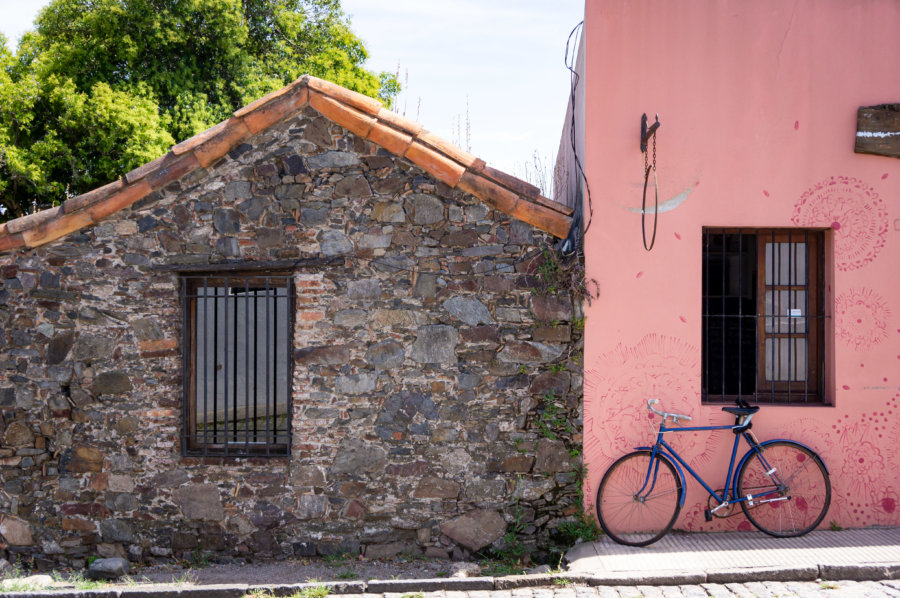 Rue de la ville de Colonia en Uruguay