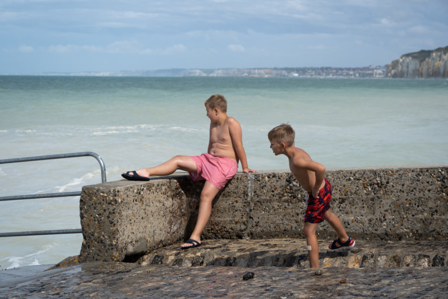 Enfants l'été à la valleuse des Moutiers